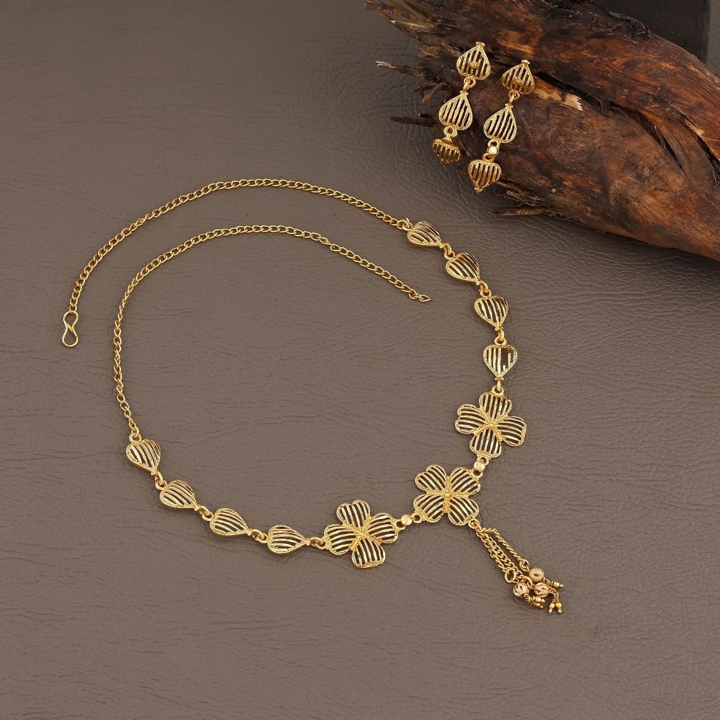Modern Floral Filigree Gold Necklace Set