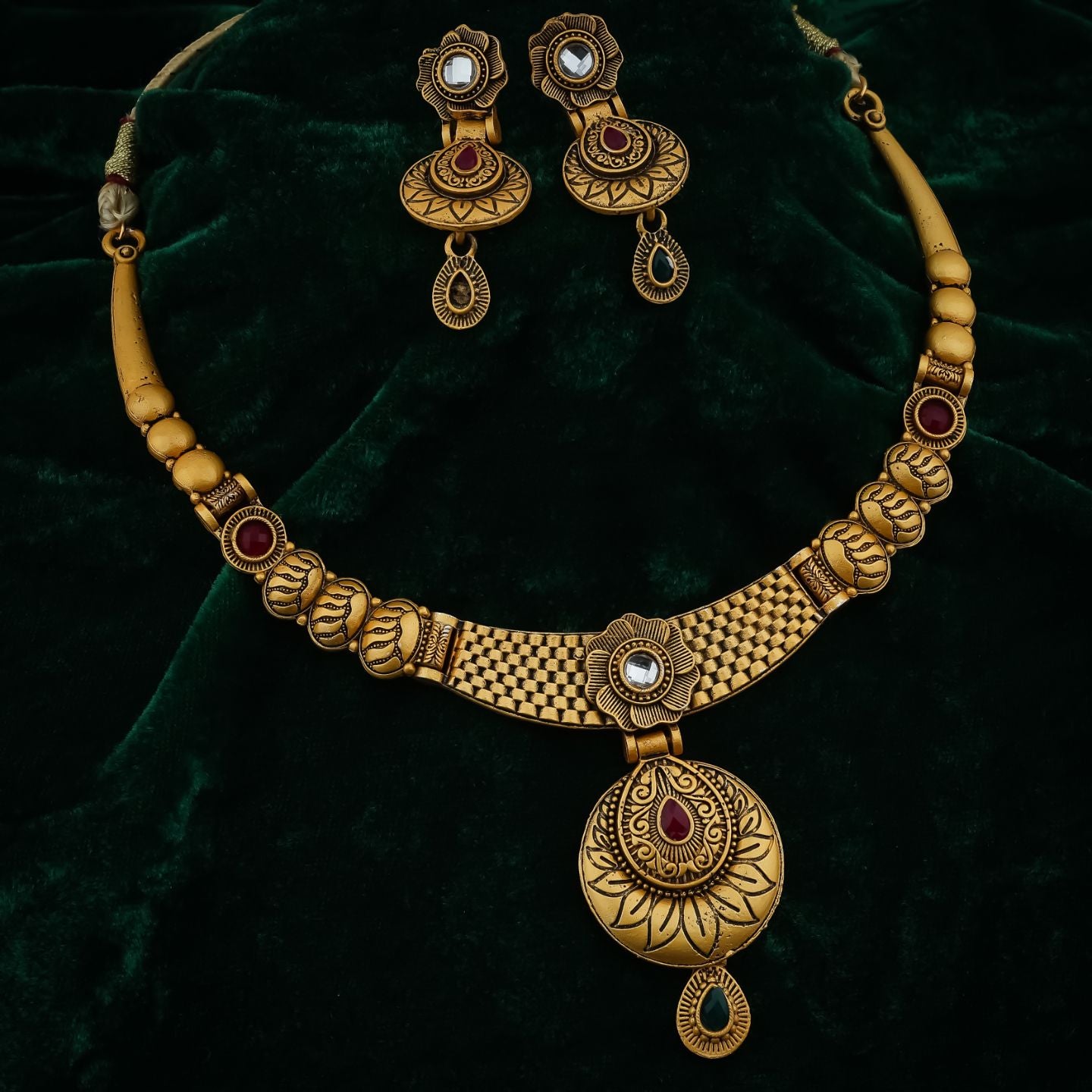 Vintage Floral Pendant Heritage Necklace Set