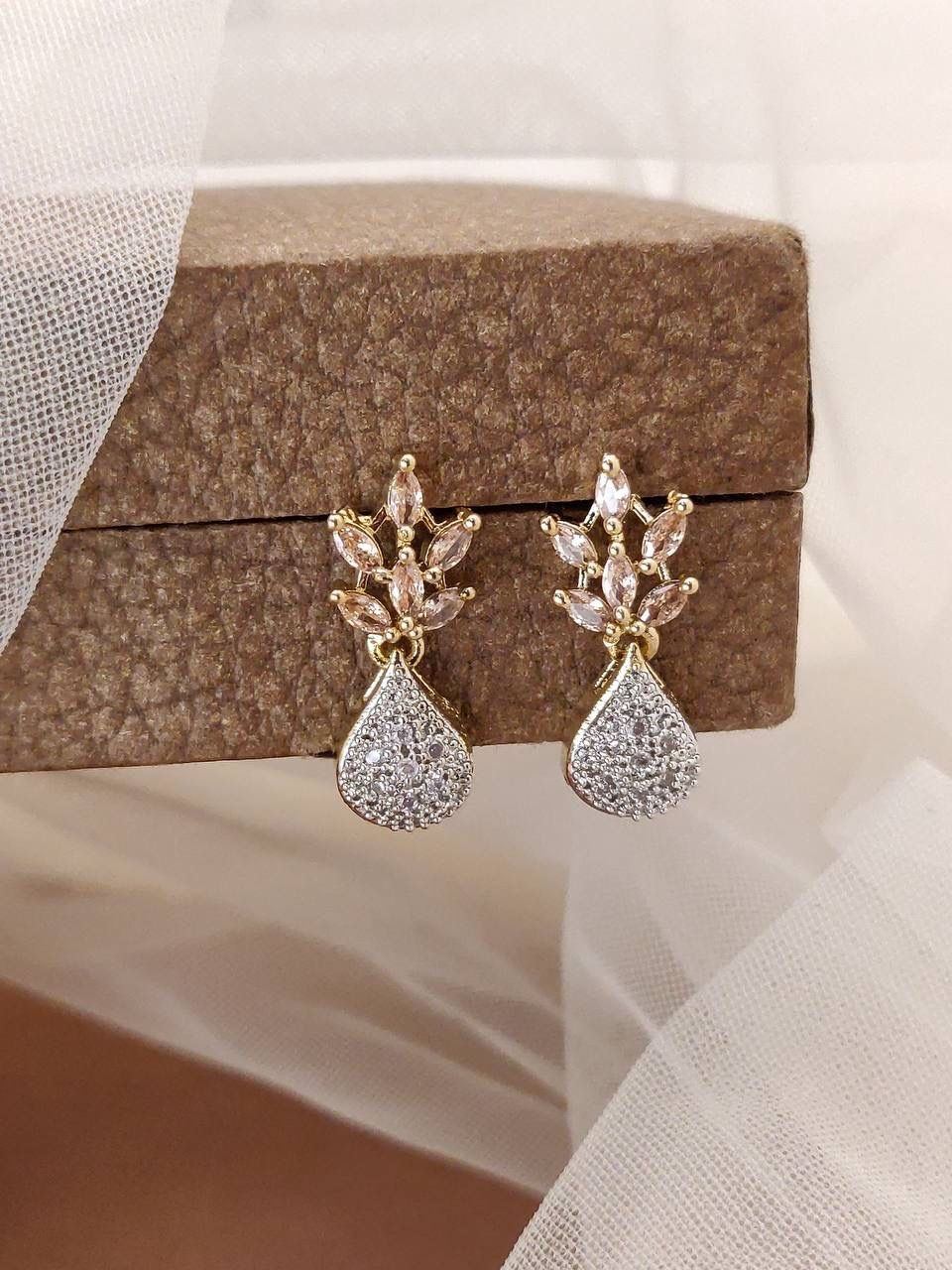 Velvet Dewshine Earrings