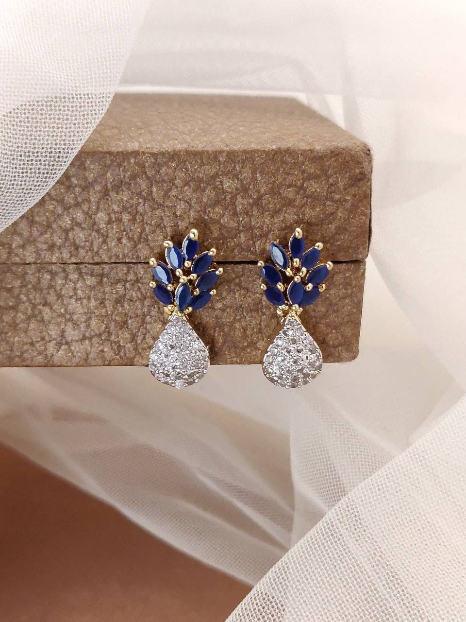 Velvet Dewshine Earrings