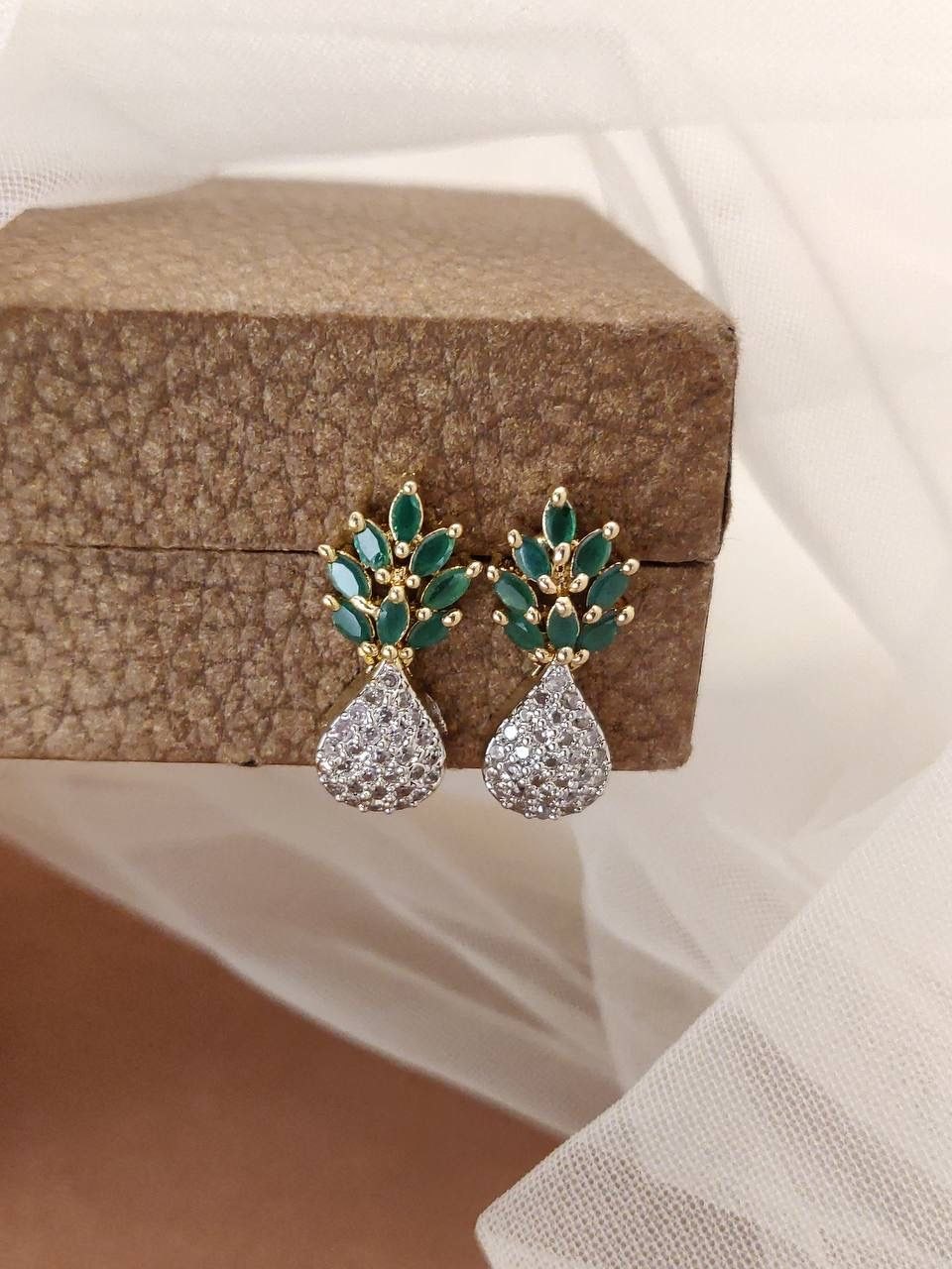 Velvet Dewshine Earrings